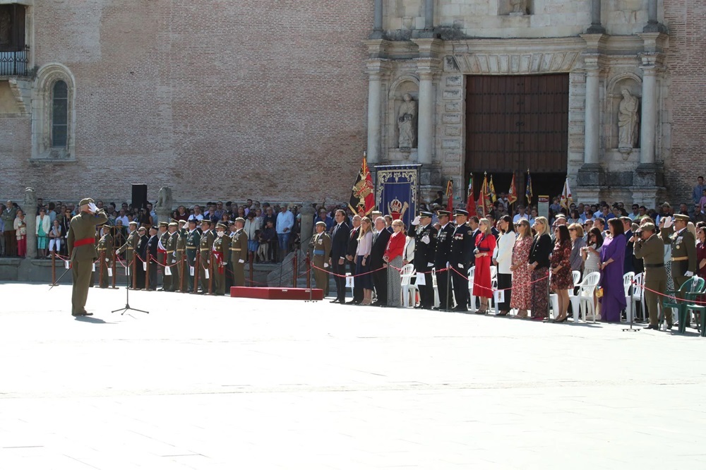 Presentación de la Jura de Bandera Civil en el Patio del Pozo de Medina del Campo. Yaiza Cobos ( REGRESAMOS )